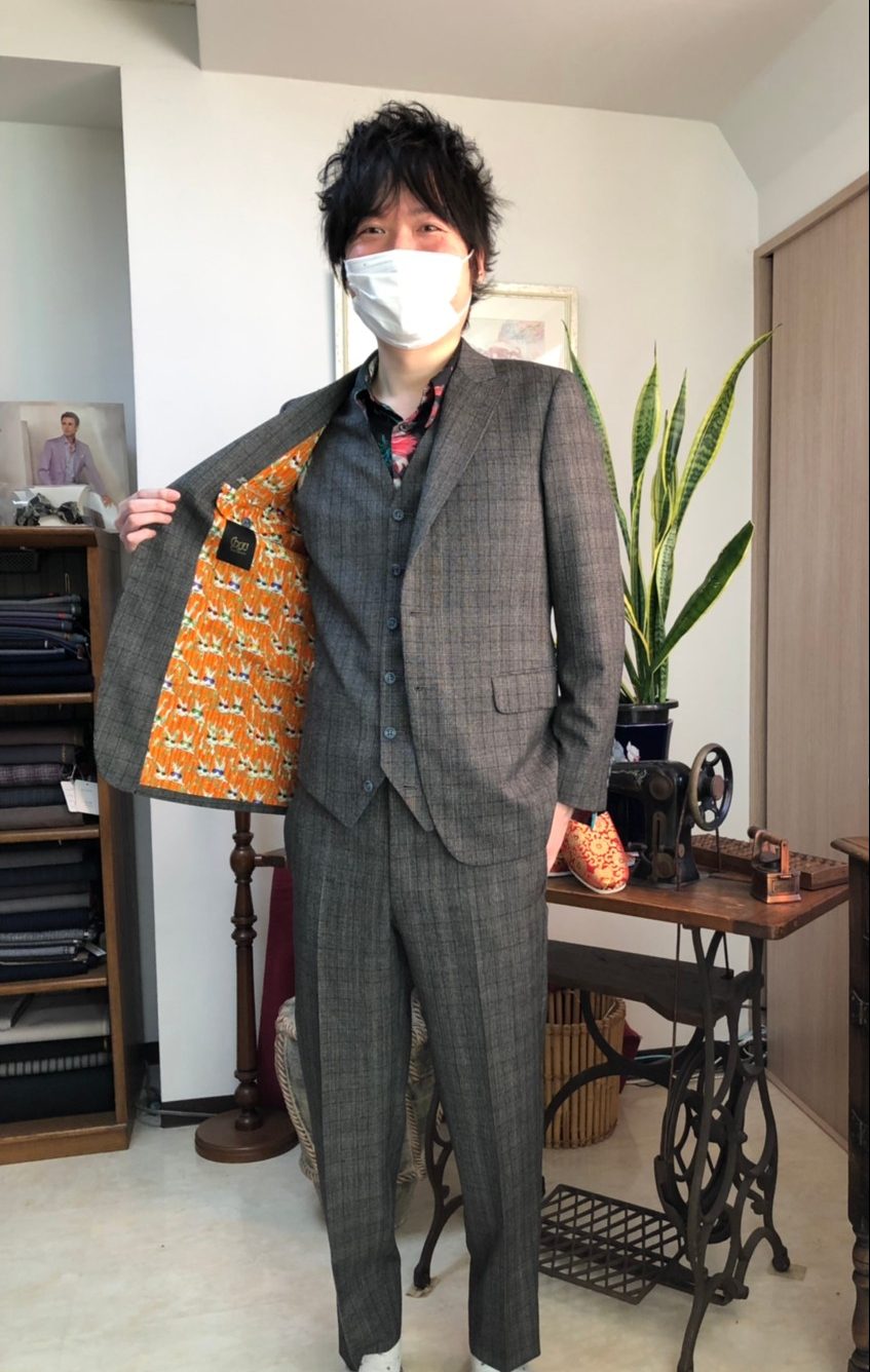 神奈川県横浜市在住 Hnさま 国産生地で二つ釦シングル三つ揃いスーツ 一つ釦シングル三つ揃いスーツをお仕立て 練馬 池袋 オーダースーツ仕立屋 シュウ カワグチ